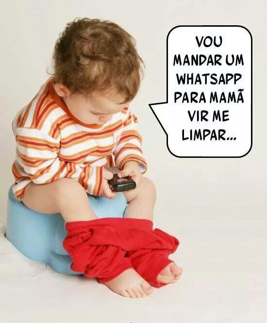 Bebê mandando um WhastApp para mamãe